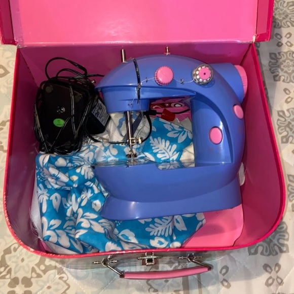 Child Sewing Machine - Picture 6 of 8